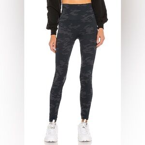 SPANX Look At Me Now Leggings in Black Camo